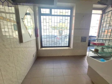 Loja para Arrendamento em Águas Livres