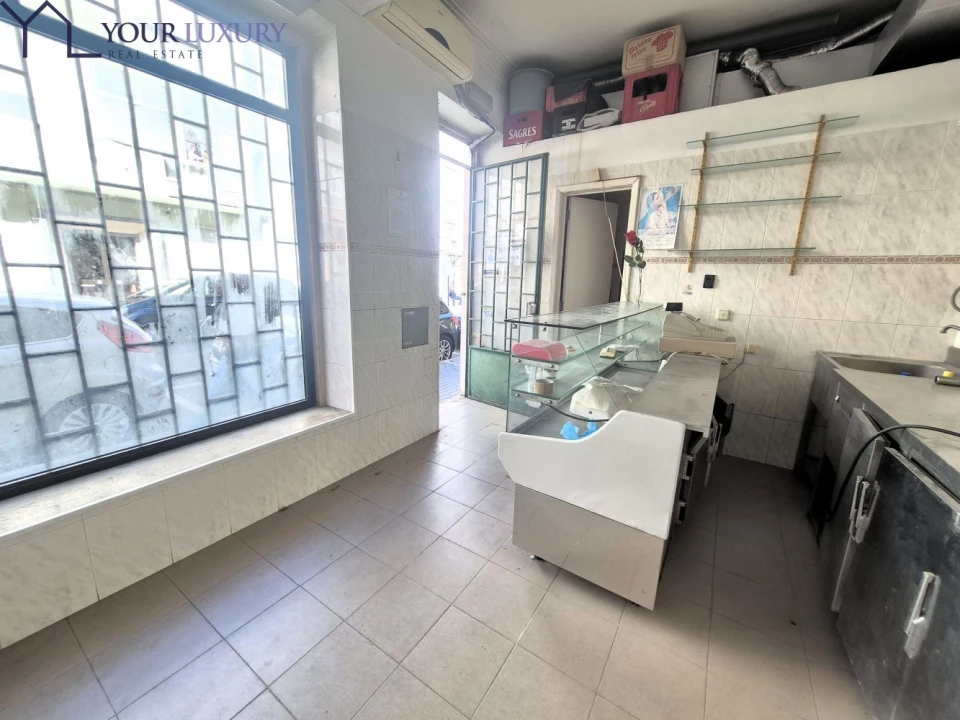 Loja para Arrendamento em Águas Livres Foto 5
