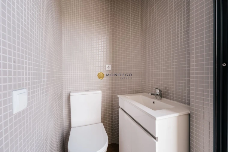 Apartamento T3 para Venda em Espinho Foto 32