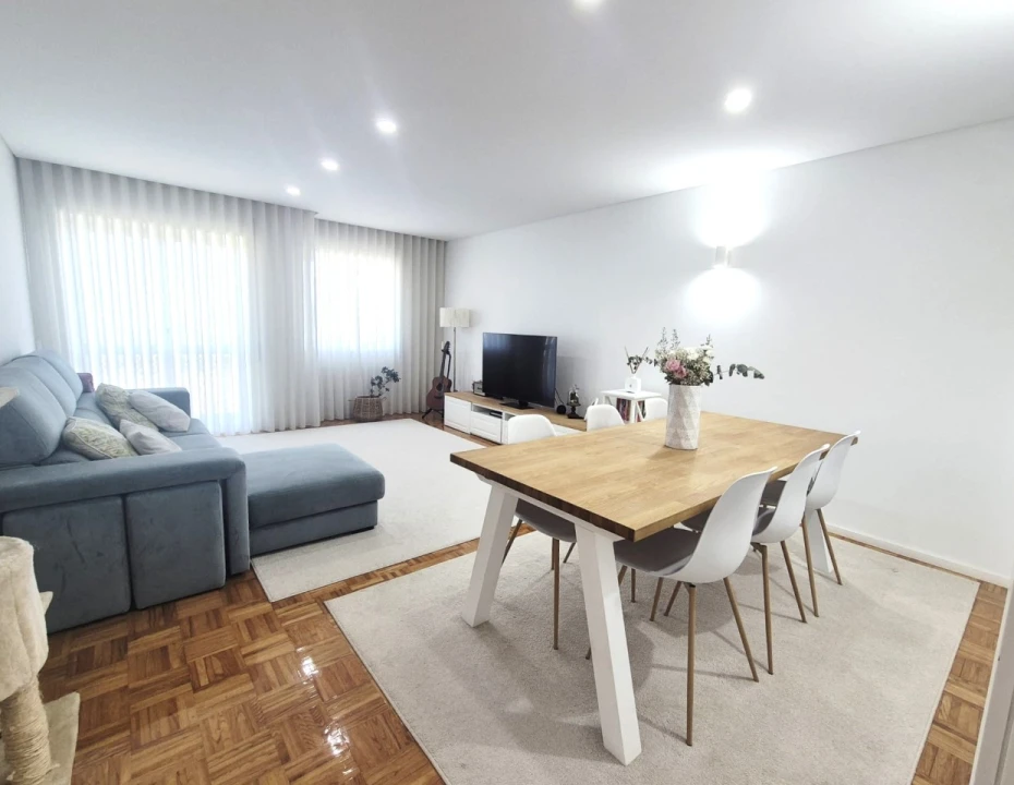 Apartamento T3 para Venda em Azurara Foto 1