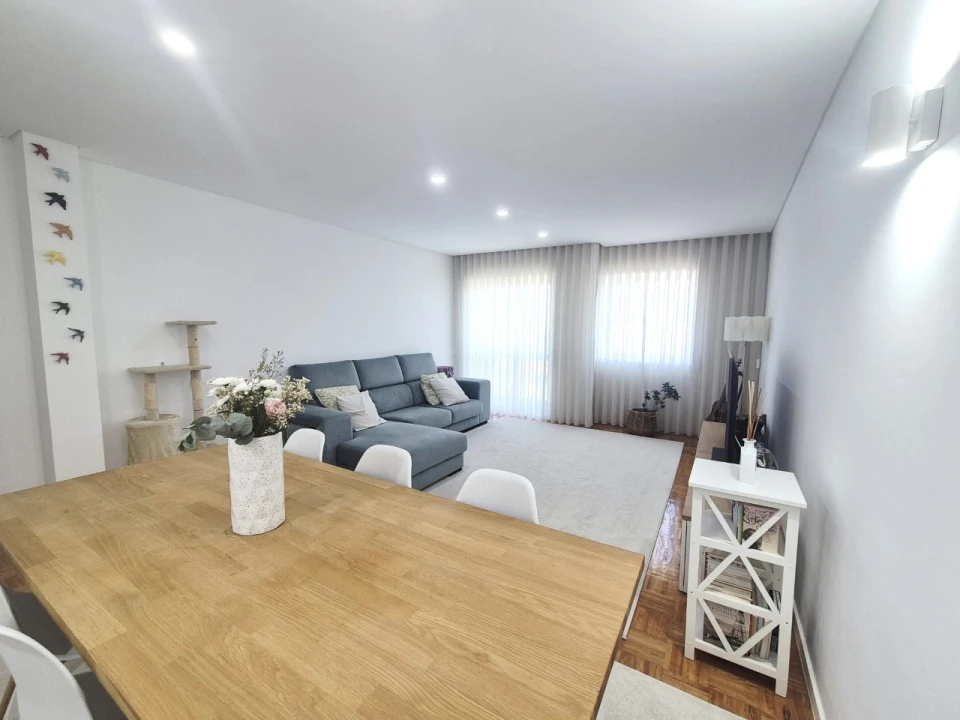 Apartamento T3 para Venda em Azurara Foto 2