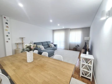 Apartamento T3 para Venda em Azurara