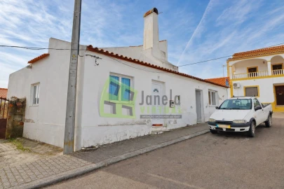 Moradia T4 para Venda em Capelins (Santo Antonio)