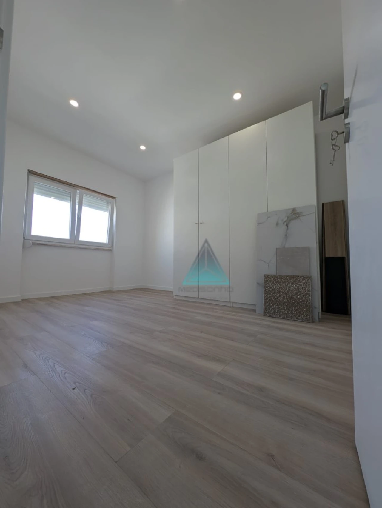 Apartamento T2 para Venda em Agualva e Mira-Sintra Foto 8