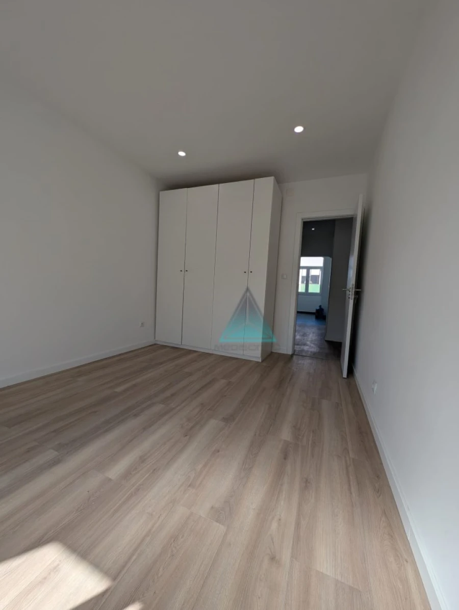 Apartamento T2 para Venda em Agualva e Mira-Sintra Foto 2