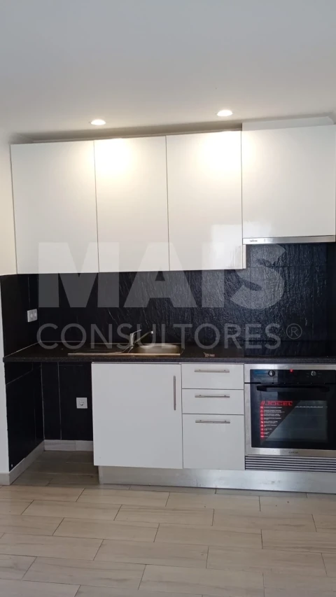 Moradia T1 para Venda em Nossa Senhora do Pópulo, Coto e São Gregório
