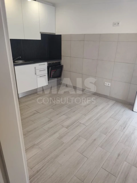 Moradia T1 para Venda em Nossa Senhora do Pópulo, Coto e São Gregório