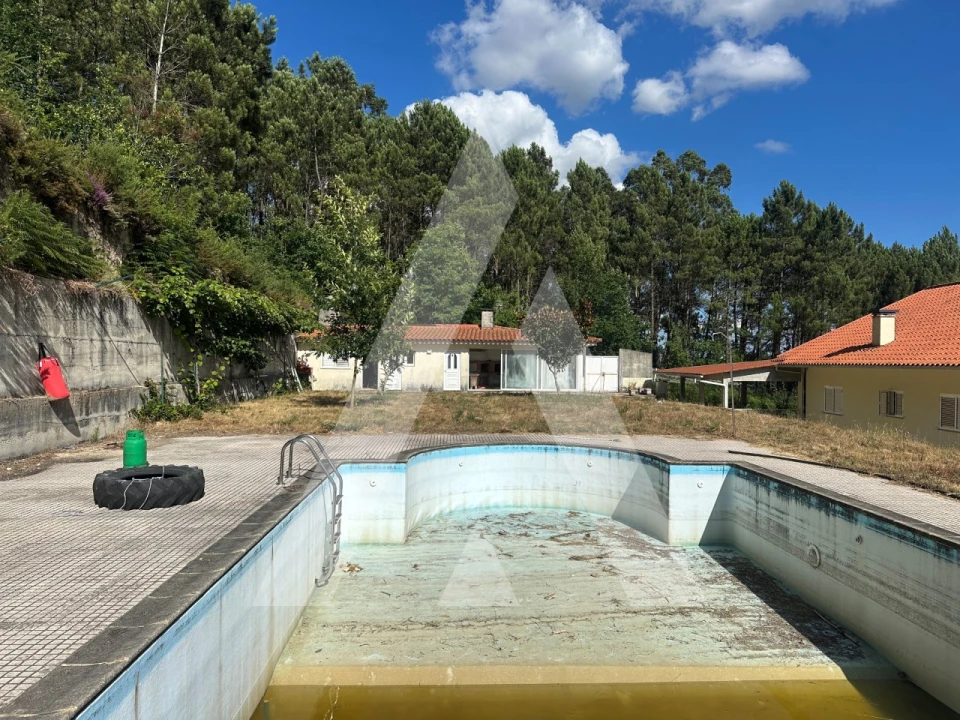 Moradia T4 para Venda em Castro Daire Foto 3