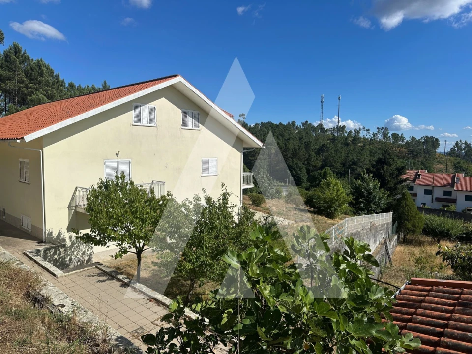 Moradia T4 para Venda em Castro Daire Foto 28