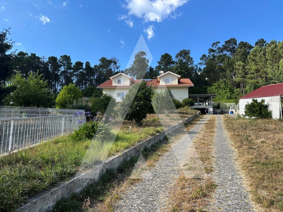 Moradia T4 para Venda em Castro Daire Foto 1