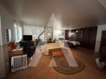 Moradia T4 para Venda em Castro Daire