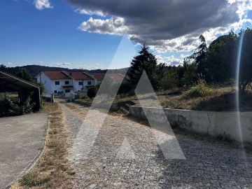 Moradia T4 para Venda em Castro Daire