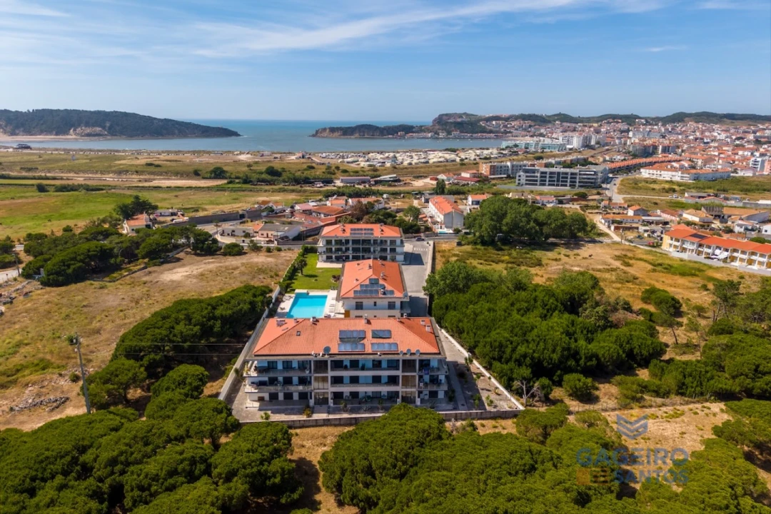 Apartamento T2 para Venda em São Martinho do Porto Foto 1