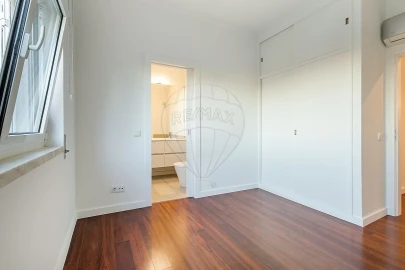 Moradia T5 para Venda em Santa Maria e São Miguel, São Martinho, São Pedro Penaferrim