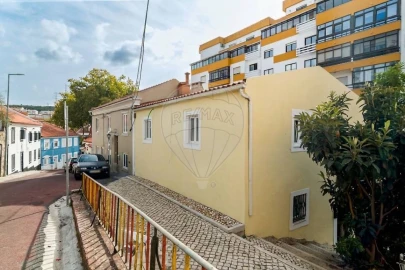 Moradia T3 para Venda em Queluz e Belas