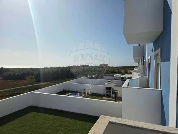 Moradia T5 para Arrendamento em Encarnação