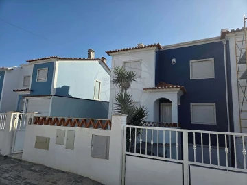 Moradia T5 para Arrendamento em Encarnação