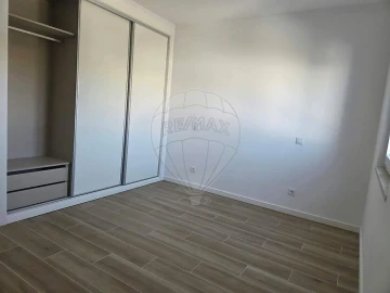 Moradia T5 para Arrendamento em Encarnação