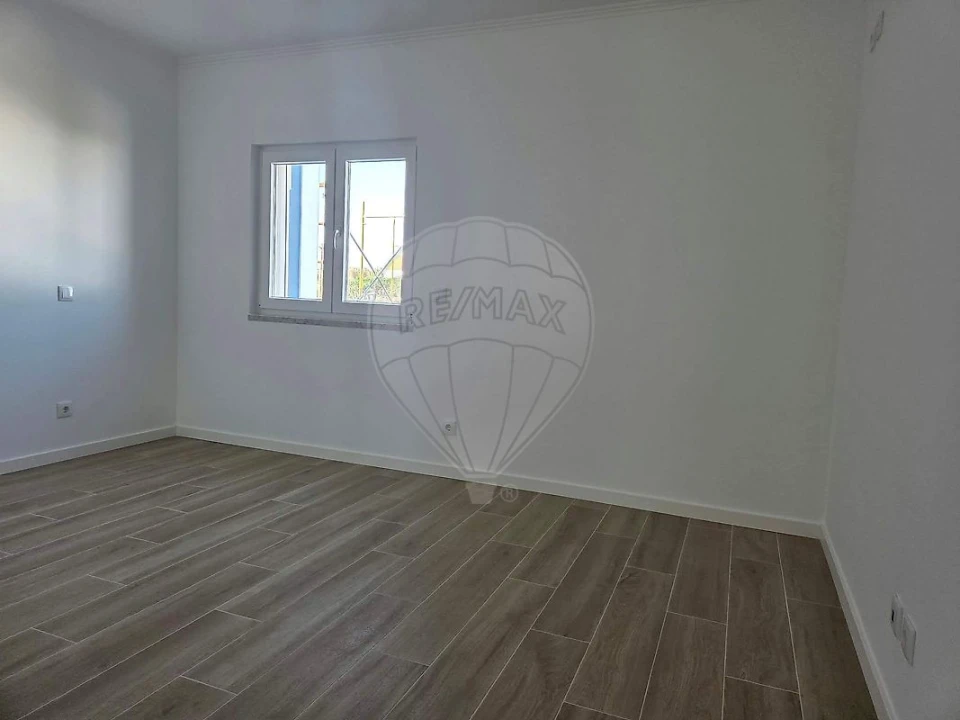 Moradia T5 para Arrendamento em Encarnação Foto 12