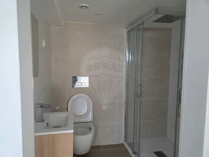 Moradia T5 para Arrendamento em Encarnação Foto 20