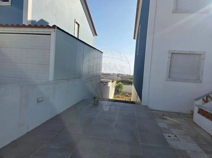 Moradia T5 para Arrendamento em Encarnação Foto 29