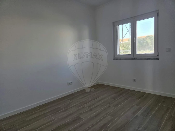Moradia T5 para Arrendamento em Encarnação Foto 6