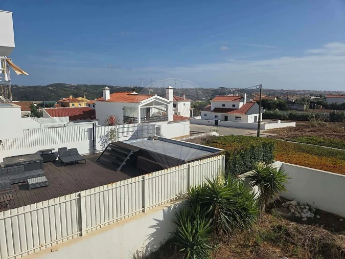 Moradia T5 para Arrendamento em Encarnação Foto 10