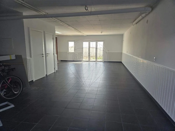 Moradia T5 para Arrendamento em Encarnação Foto 25