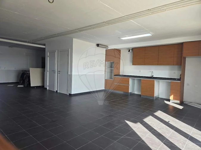 Moradia T5 para Arrendamento em Encarnação Foto 26