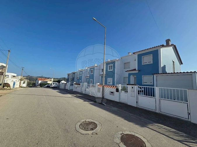 Moradia T5 para Arrendamento em Encarnação Foto 2