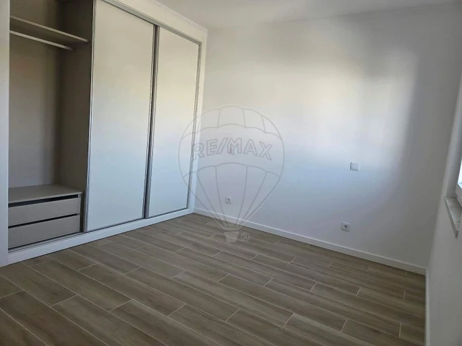 Moradia T5 para Arrendamento em Encarnação Foto 11