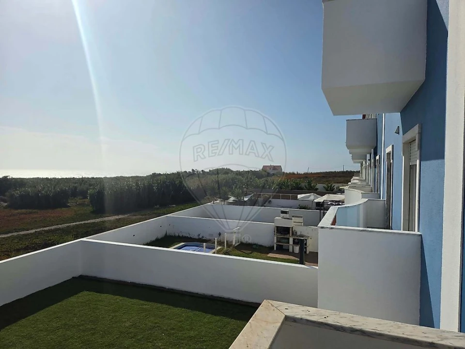Moradia T5 para Arrendamento em Encarnação Foto 22