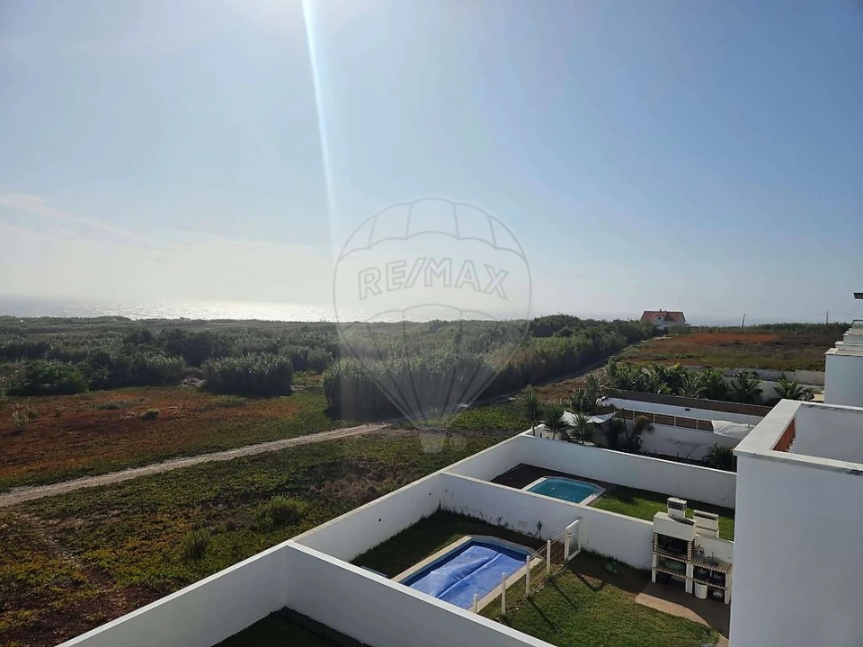 Moradia T5 para Arrendamento em Encarnação Foto 21
