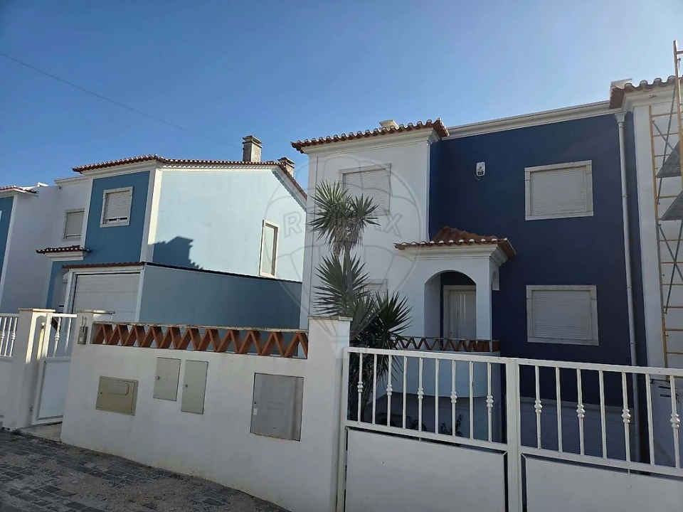Moradia T5 para Arrendamento em Encarnação Foto 1