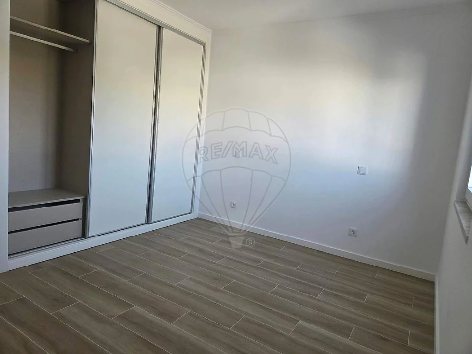Moradia T5 para Arrendamento em Encarnação Foto 11