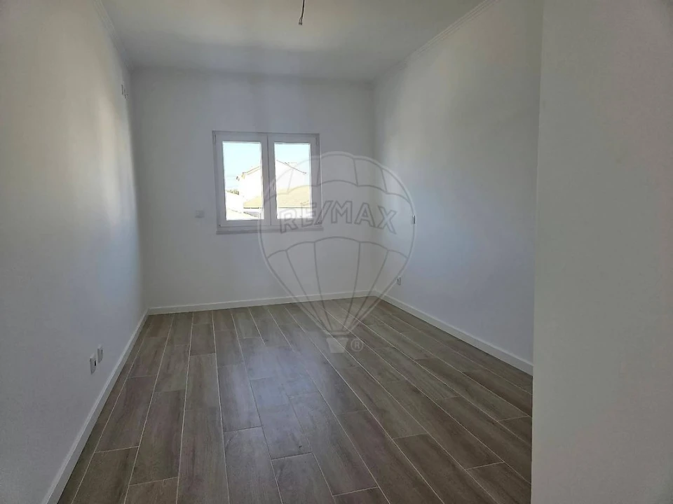 Moradia T5 para Arrendamento em Encarnação Foto 13