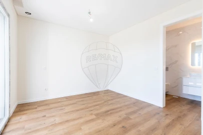 Moradia T4 para Venda em Santa Barbara