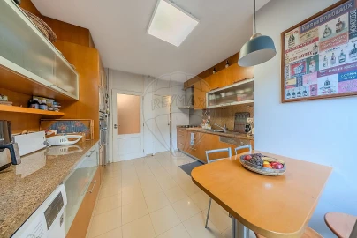 Apartamento T2 para Venda em Algés, Linda-A-Velha e Cruz Quebrada-Dafundo