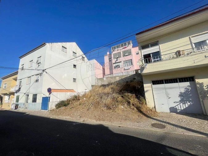 Terreno para Venda em Pontinha e Famões Foto 3