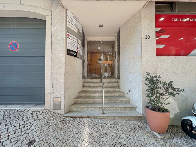 Escritório para Arrendamento em Santo António Foto 21
