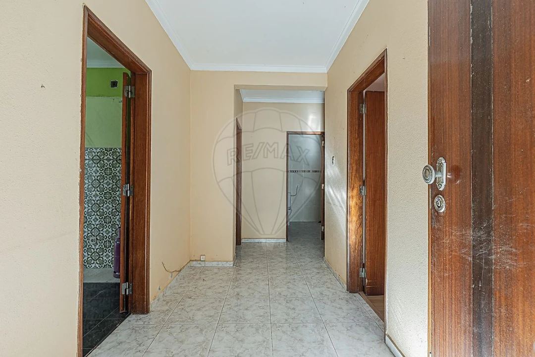Moradia T4 para Venda em Amora Foto 4