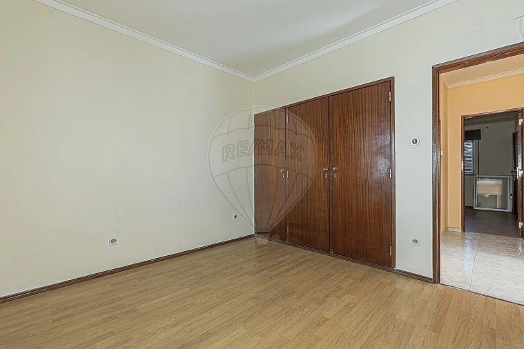 Moradia T4 para Venda em Amora Foto 9