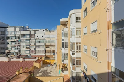 Apartamento T3 para Venda em Laranjeiro e Feijó