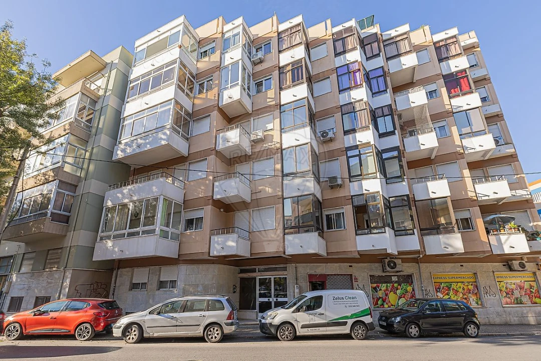 Apartamento T3 para Arrendamento em Laranjeiro e Feijó Foto 29