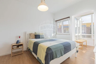 Apartamento T3 para Arrendamento em Laranjeiro e Feijó