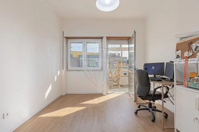 Apartamento T3 para Arrendamento em Laranjeiro e Feijó