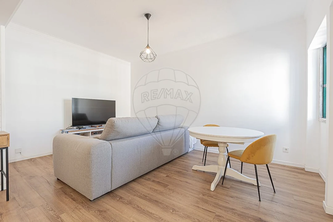 Apartamento T3 para Arrendamento em Laranjeiro e Feijó Foto 5
