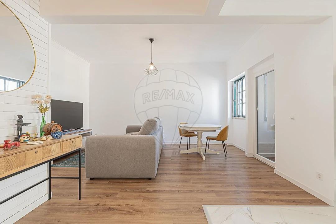 Apartamento T3 para Arrendamento em Laranjeiro e Feijó Foto 4