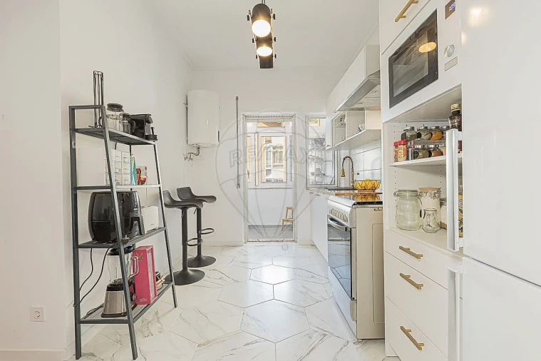 Apartamento T3 para Arrendamento em Laranjeiro e Feijó Foto 7