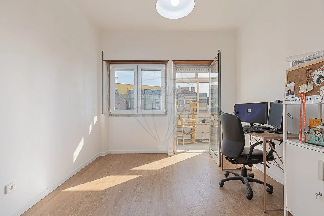 Apartamento T3 para Arrendamento em Laranjeiro e Feijó Foto 17